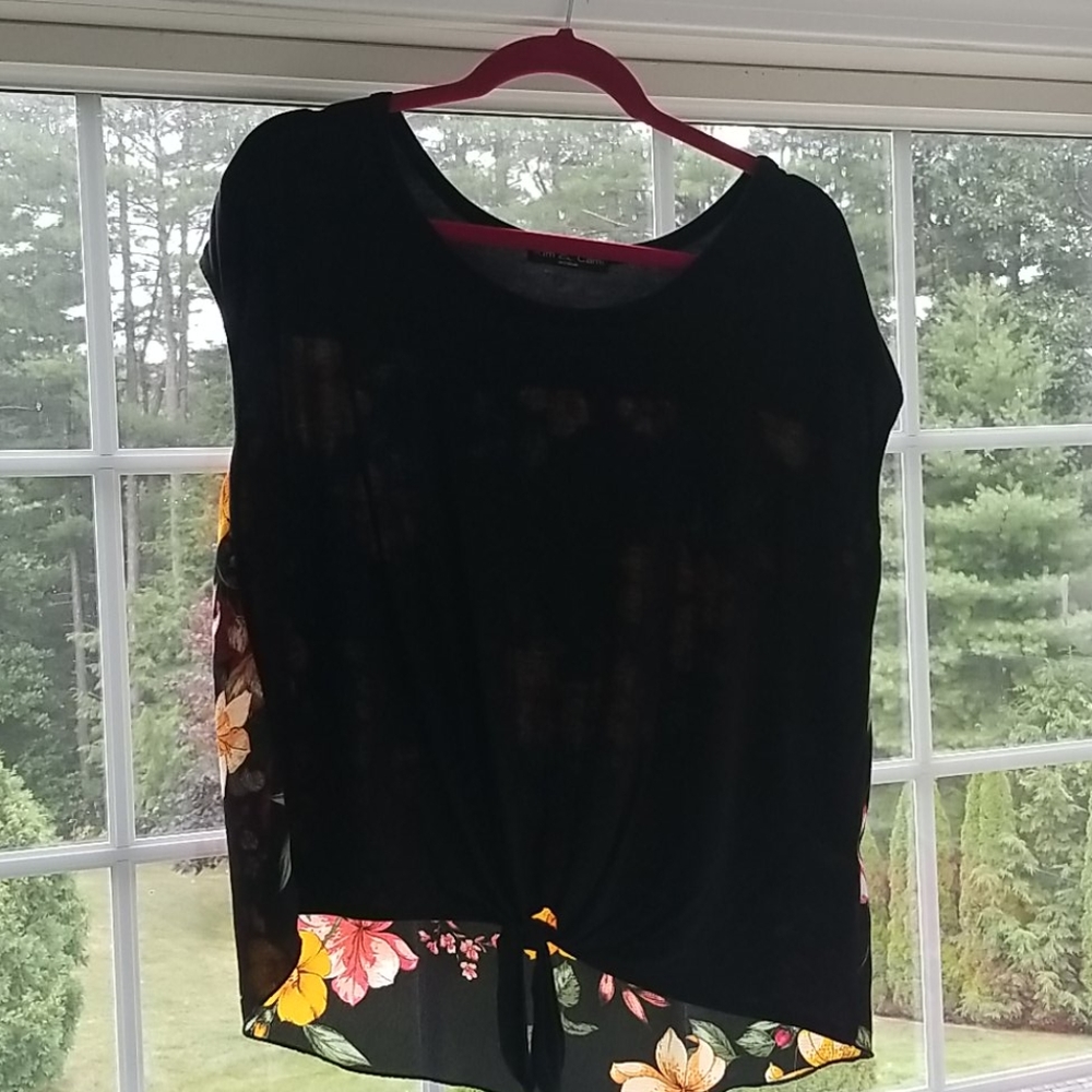 Black/floweral front tie tshirt blouse